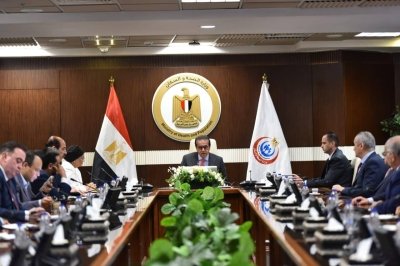 وزير الصحة يعقد اجتماعه الدورى لمتابعة مؤشرات الأداء