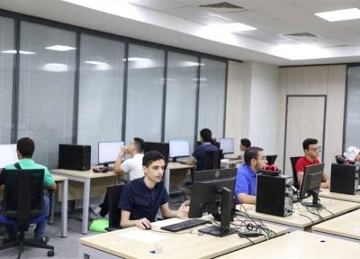 الطلاب خلال تسجيل اختبارات القدرات على موقع التنسيق الالكترونى - صورة أرشيفية